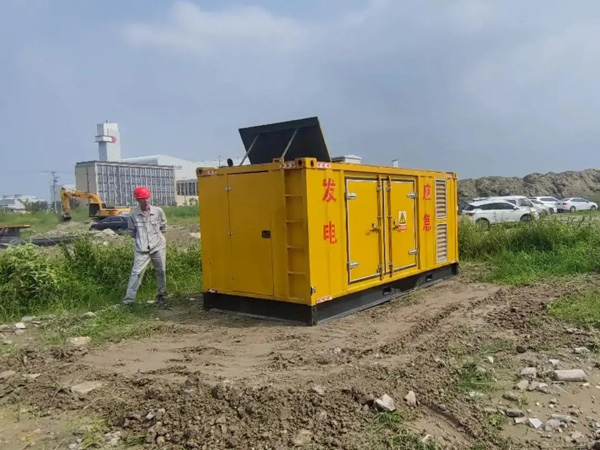 德昌200KW柴油发电机机组每小时的油耗量受哪些因素影响？