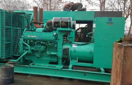 德昌发电机组如何判断水冷式机油散热器内部是否需要清洗？