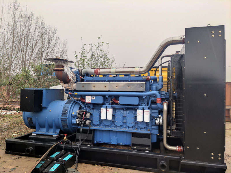 德昌柴油发电机组更换机油时，应遵循哪些步骤？